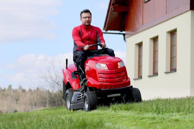 Travní traktor RL 102 H